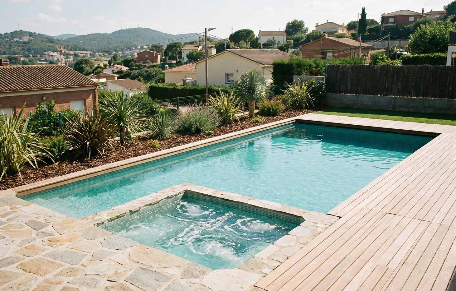 que-tener-en-cuenta-antes-de-construir-una-piscina-con-jacuzzi