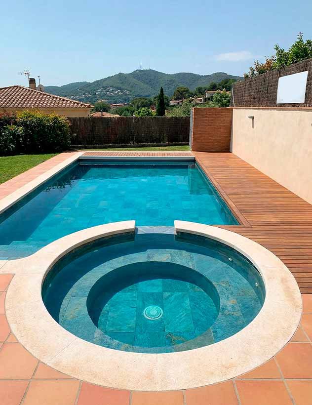 por-que-construir-una-piscina-con-jacuzzi-en-rubi