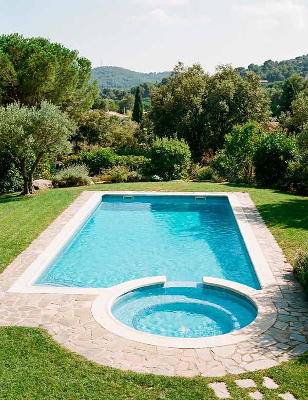 ventajas-de-una-piscina-con-jacuzzi-integrado